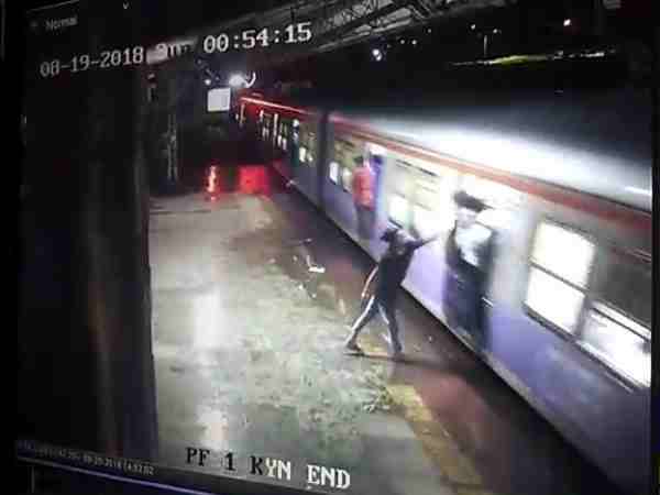 passenger jump from running train to save his mobile passenger jump from running train to save his mobile