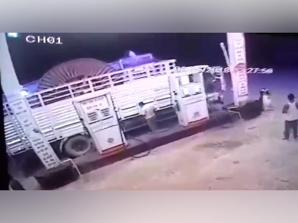 varanasi police arrested the thieves who stole under pass cable drums with the help of hydra crane varanasi police arrested the thieves who stole under pass cable drums with the help of hydra crane