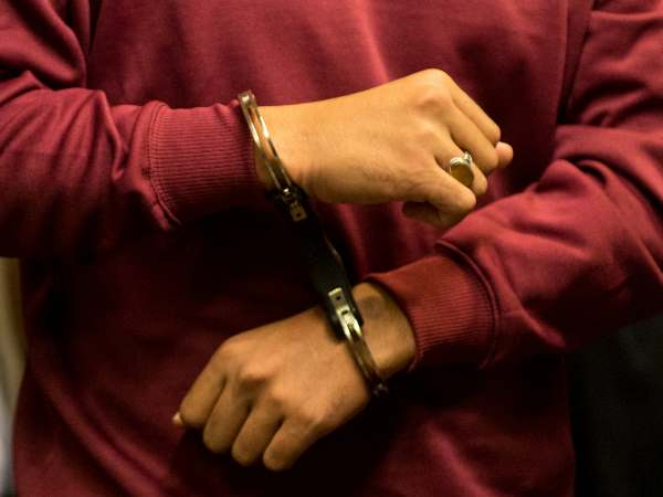 पुलिस को चकमा देकर पांचवी मंजिल पर चढ़ा हत्या का आरोपी पुलिस को चकमा देकर पांचवी मंजिल पर चढ़ा हत्या का आरोपी