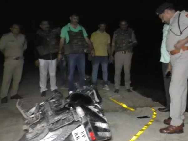 Varanasi A criminal with a reward of rs 25 on his head and a constable were injured in an encounter Varanasi A criminal with a reward of rs 25 on his head and a constable were injured in an encounter