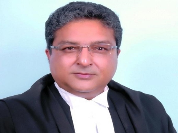 जस्टिस विनीत सरन