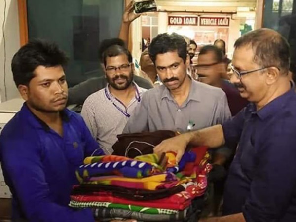 केरल में घर-घर जाकर कंबल बेचता है विष्णु