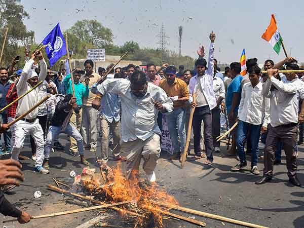 9 अगस्त को भारत बंद के लिए एकजुट हैं दलित संगठन, कहा- सरकार पर भरोसा नहीं 9 अगस्त को भारत बंद के लिए एकजुट हैं दलित संगठन, कहा- सरकार पर भरोसा नहीं