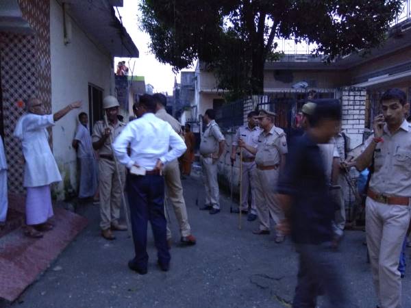 saharanpur wife returs to her law place stole pelting in her house saharanpur wife returs to her law place stole pelting in her house