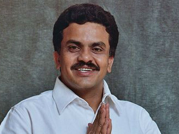 कांग्रेस नेता संजय निरूपम का विवादास्पद बयान, पीएम मोदी को बताया अनपढ़-गंंवार कांग्रेस नेता संजय निरूपम का विवादास्पद बयान, पीएम मोदी को बताया अनपढ़-गंंवार