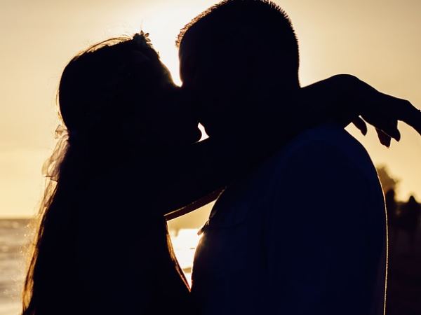 Kissing Kissing
