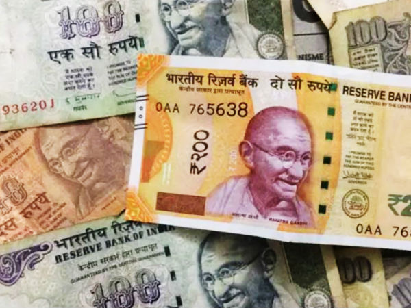 रुपये में गिरावट के बाद विदेशों से ज्यादा भेज रहे हैं भारतीय रुपये में गिरावट के बाद विदेशों से ज्यादा भेज रहे हैं भारतीय