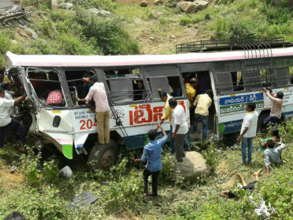 telangana bus accident in kondagattu jagtial narendra modi rahul gandhi express condolences telangana bus accident in kondagattu jagtial narendra modi rahul gandhi express condolences
