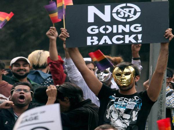 Section 377: SC के फैसले को फिल्मी सितारों ने बताया ऐतिहासिक Section 377: SC के फैसले को फिल्मी सितारों ने बताया ऐतिहासिक