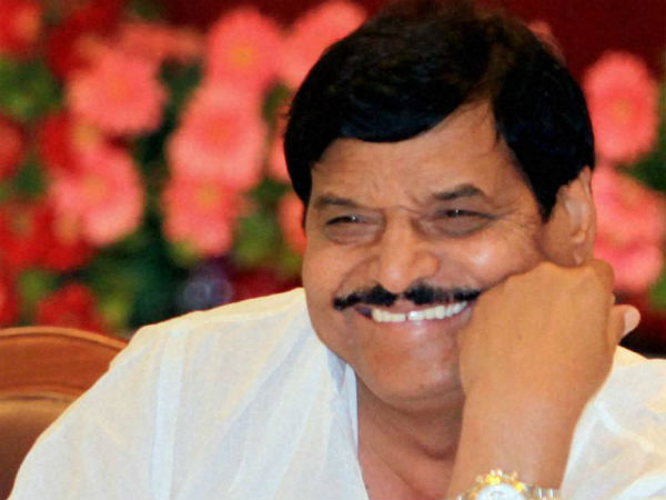 यूपी: शिवपाल के बाद अब राजा भइया पर मेहरबान हुई योगी सरकार, दिया अखिलेश यादव का बंगला यूपी: शिवपाल के बाद अब राजा भइया पर मेहरबान हुई योगी सरकार, दिया अखिलेश यादव का बंगला