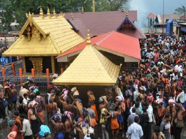 पहाड़ियों से होकर मंदिर को जाता है रास्ता