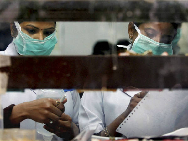 राजस्थान: सड़क पर किया गया महिला का पोस्टमार्टम, करोड़ों खर्च कर रही सरकार की खुली पोल राजस्थान: सड़क पर किया गया महिला का पोस्टमार्टम, करोड़ों खर्च कर रही सरकार की खुली पोल