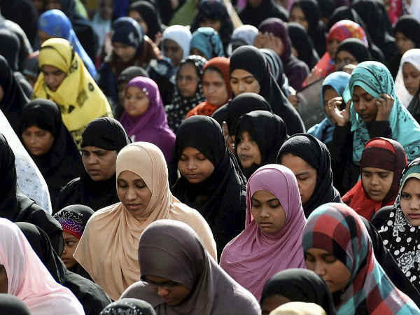 अल्पसंख्यकों पर नजर