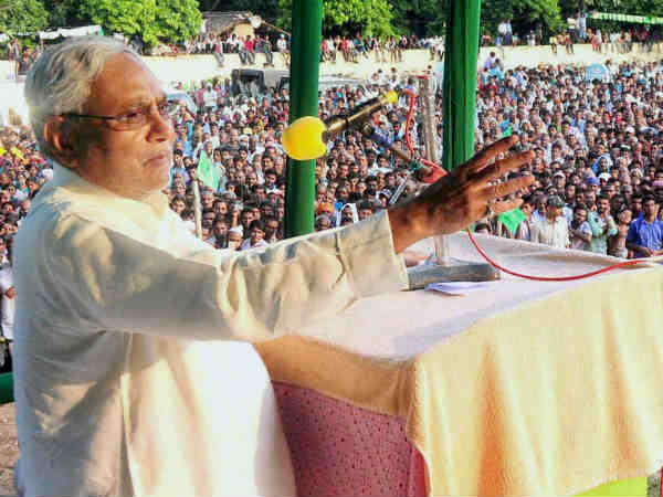 नीतीश को मिला था सवर्णों का साथ
