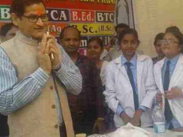 जिलाधिकारी ने निभाया बेटे का फर्ज