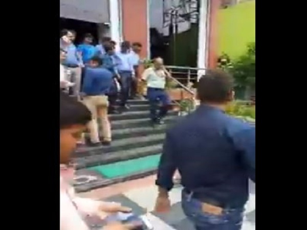 Earthquake of 5.5 Richter scale in bihar west bengal and assam, offices evacuated in many cities Earthquake of 5.5 Richter scale in bihar west bengal and assam, offices evacuated in many cities