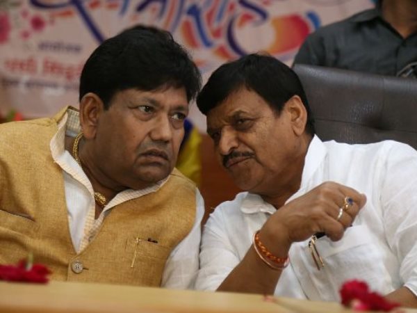 shivpal yadav met with underworld don abu salems brother abu jaish shivpal yadav met with underworld don abu salems brother abu jaish