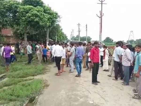 Statue of Dr. Bhimrao Ambedkar broken in Agra during the bharat band Statue of Dr. Bhimrao Ambedkar broken in Agra during the bharat band