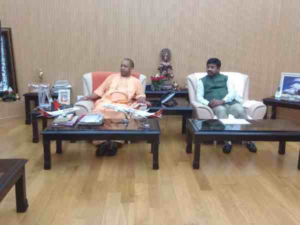 योगी आदित्यनाथ ने यूपी वासियों को दी सौगात, स्पाइस जेट की पांच नई उड़ानों का किया शुभारंभ योगी आदित्यनाथ ने यूपी वासियों को दी सौगात, स्पाइस जेट की पांच नई उड़ानों का किया शुभारंभ