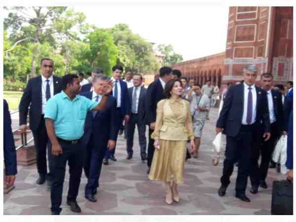 uzbekistan president visited taj mahal with his wife in agra uzbekistan president visited taj mahal with his wife in agra