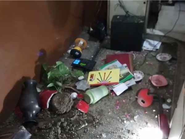 पुलिसकर्मियों को भी पीटा