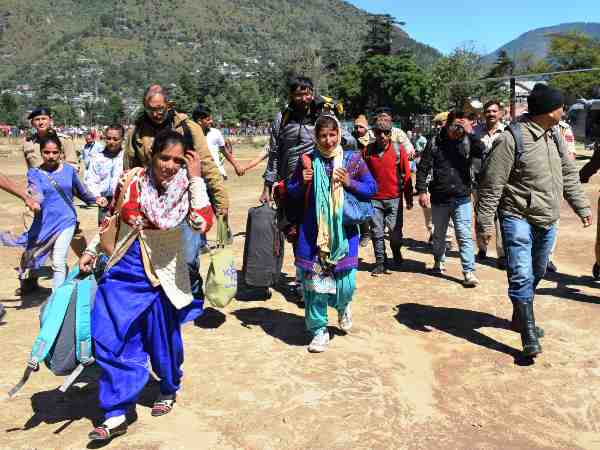 672 people have been rescued in Himachal pradesh by rain devastation 672 people have been rescued in Himachal pradesh by rain devastation