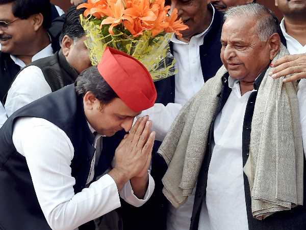 मुलायम का रुख अखिलेश की तरफ?