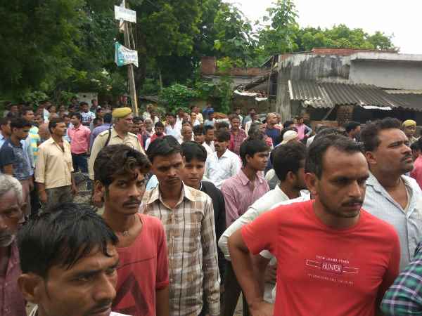 Allahabad: Four members of a family have been allegedly killed in Bigahiya Allahabad: Four members of a family have been allegedly killed in Bigahiya