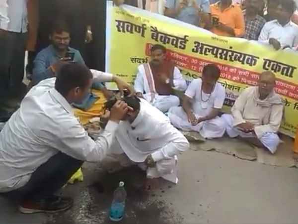protest against sc st act, shaves off heads followed by last rites rituals in allahabad protest against sc st act, shaves off heads followed by last rites rituals in allahabad