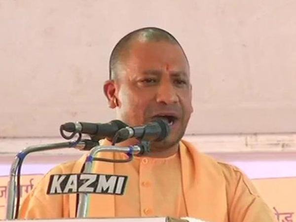 सीएम योगी जाट कॉलेज में शामली खंड नेशनल हाईवे चार लेन चौड़ीकरण शिलान्यास समारोह में पहुंचे थे. समारोह में उनके अलावा डिप्टी सीएम केशव प्रशाद मोर्या, केंद्रीय सड़क परिवहन मंत्री नितिन गडकरी और केंद्रीय मंत्री वीके सिंह भी मौजूद थे सीएम योगी जाट कॉलेज में शामली खंड नेशनल हाईवे चार लेन चौड़ीकरण शिलान्यास समारोह में पहुंचे थे. समारोह में उनके अलावा डिप्टी सीएम केशव प्रशाद मोर्या, केंद्रीय सड़क परिवहन मंत्री नितिन गडकरी और केंद्रीय मंत्री वीके सिंह भी मौजूद थे