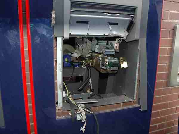 Gwalior ATM machine staff got password and ran with lakhs of rupees Gwalior ATM machine staff got password and ran with lakhs of rupees