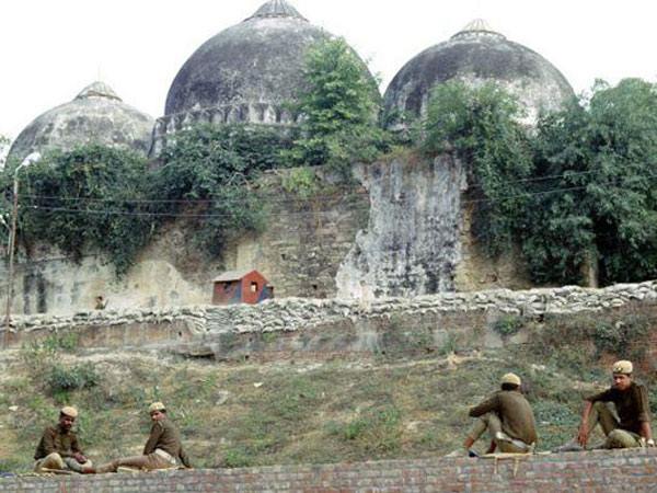 प्रभु टाट में और नेता ठाठ से एसी में सो रहे