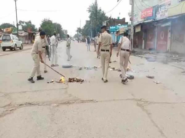 agitators in bhind throw stones on police vechile BJP mla son arrested agitators in bhind throw stones on police vechile BJP mla son arrested