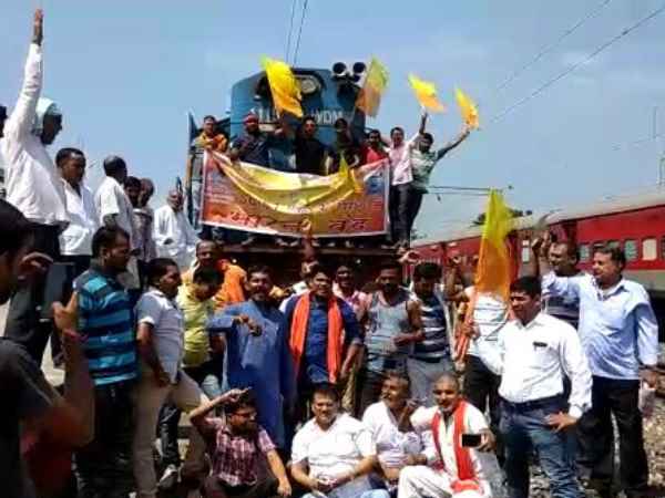 रेल यातायात प्रभावित