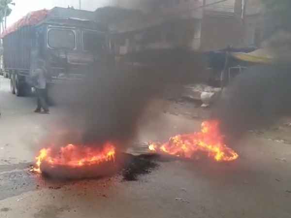 सड़क यातायात को भी किया ठप्प