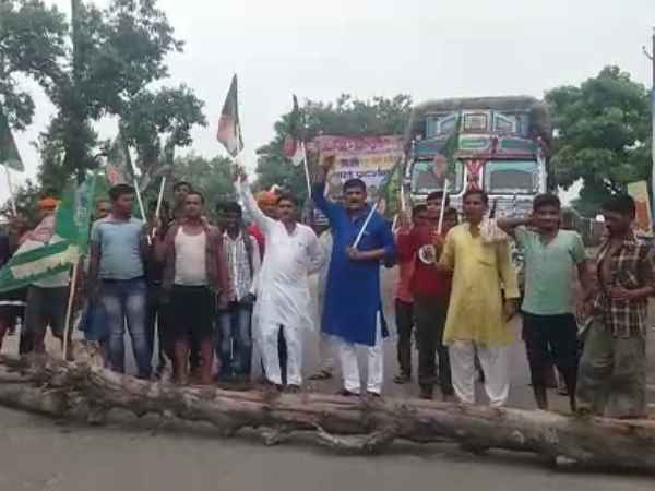 सरकार की नीतियों से जनता त्रस्त
