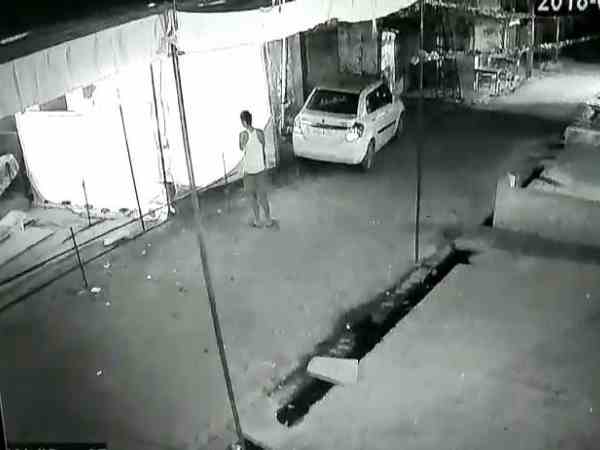 thief stole money lying on the idol of Ganpati Bappa thief stole money lying on the idol of Ganpati Bappa
