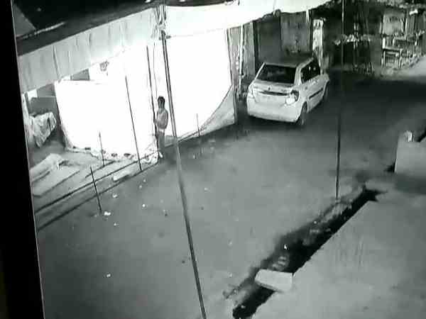 thief stole money lying on the idol of Ganpati Bappa thief stole money lying on the idol of Ganpati Bappa