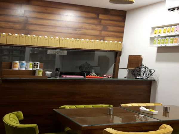 The shop where people drink two hundred kinds of tea The shop where people drink two hundred kinds of tea