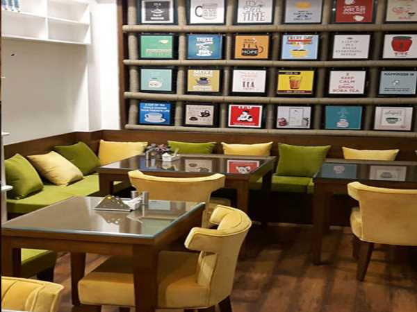The shop where people drink two hundred kinds of tea The shop where people drink two hundred kinds of tea