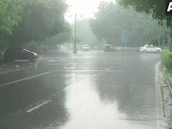दिल्ली-NCR में आज भी झमाझम बारिश, मौसम विभाग ने जारी किया अलर्ट दिल्ली-NCR में आज भी झमाझम बारिश, मौसम विभाग ने जारी किया अलर्ट