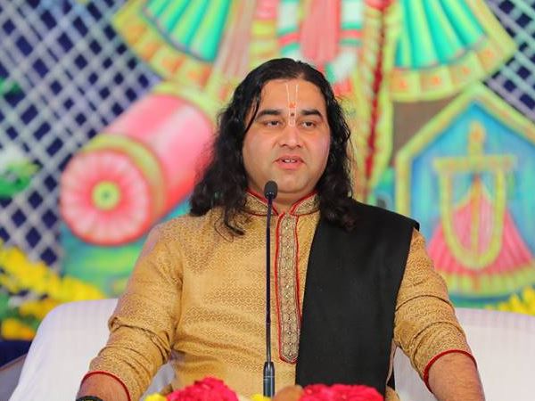 देवकीनंदन ठाकुर मथुरा के रहने वाले हैं