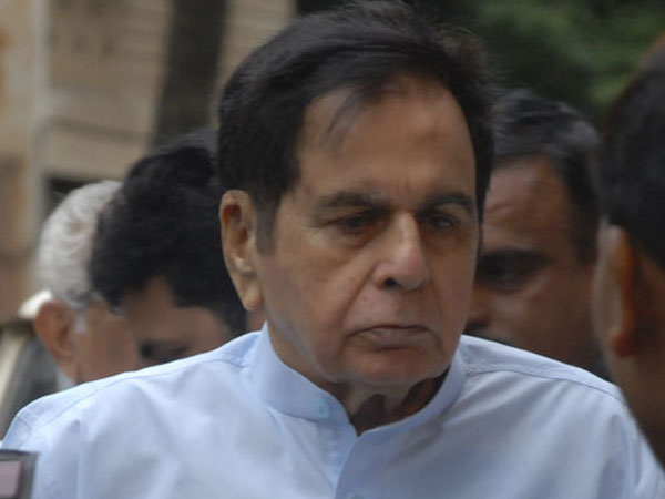 Dilip Kumar admit in Mumbai Lilavati Hospital Dilip Kumar admit in Mumbai Lilavati Hospital