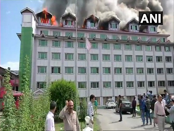 Fire breaks out in Hotel Pamposh in Srinagar, jammu and kashmir Fire breaks out in Hotel Pamposh in Srinagar, jammu and kashmir