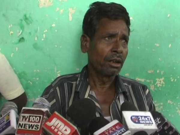 kanpur villagers attended the funeral of dog followed by Hindu customs kanpur villagers attended the funeral of dog followed by Hindu customs