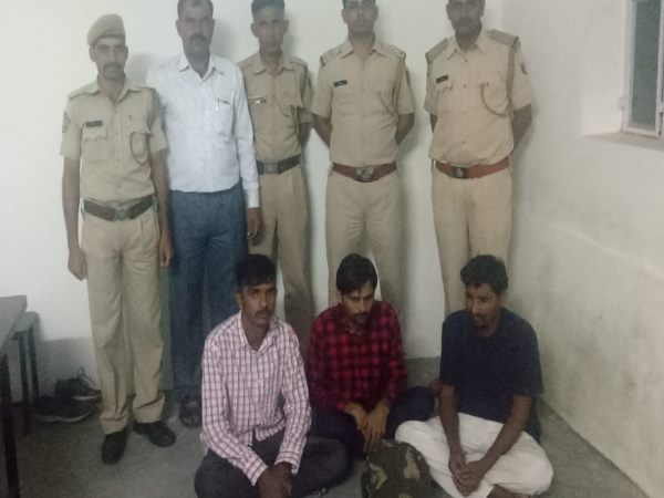 jaipur police arrested 2 men with approx 1 crores of fake currency jaipur police arrested 2 men with approx 1 crores of fake currency