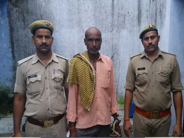 UP/shahjahanpur Father raped her minor daughter in his home UP/shahjahanpur Father raped her minor daughter in his home