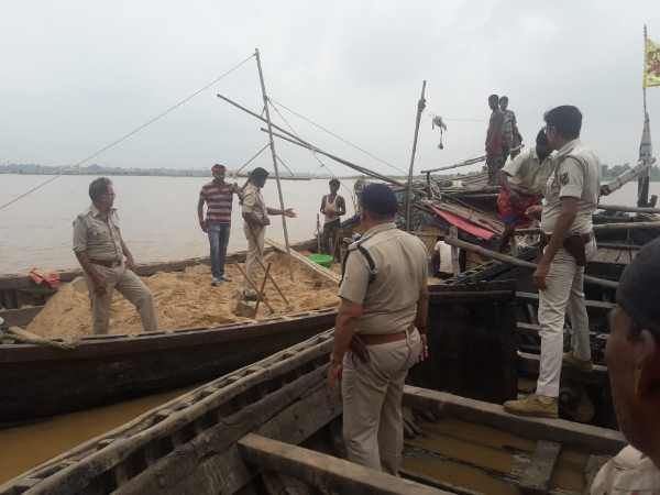 firing between police and sand mafia in patna firing between police and sand mafia in patna