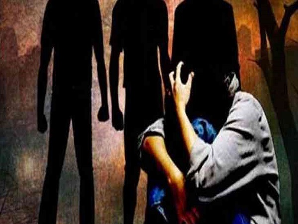 यूपी: बच्चे से दुष्कर्म के आरोपी को जिंदा फूंकने का प्रयास , 27 पर मुकदमा दर्ज यूपी: बच्चे से दुष्कर्म के आरोपी को जिंदा फूंकने का प्रयास , 27 पर मुकदमा दर्ज