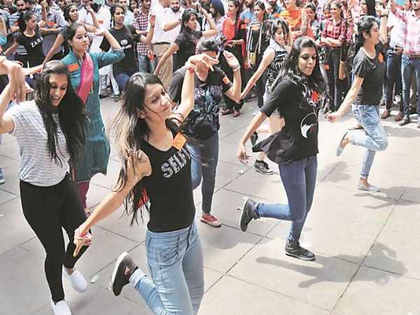 chadigarh punjab university orders to girls to wear salwar suit chadigarh punjab university orders to girls to wear salwar suit